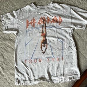 Def Leppard tour graphic t shirt